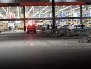 Criminosos armados invadem supermercado e tentam a