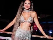 Luciana Gimenez deixa sutiã cair no Carnaval 
