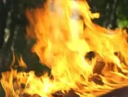CENAS FORTES: Homem é queimado vivo após cobrança 