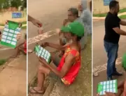 Vice-prefeito viraliza distribuindo cachaça com mo