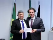 Em Brasília: Prefeito de Gurinhém assina ficha de 