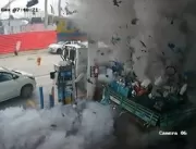 Câmera registra momento em que caminhonete explode