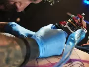 Tatuador é preso em flagrante por alisar partes ín