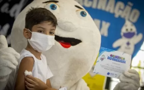 Rio retoma vacinação contra Covid de crianças de 3