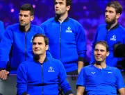 Federer na despedida e segurando a mão de Nadal: T