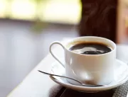 Beber de 2 a 3 xícaras de café por dia reduz risco