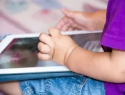 Crianças ativas e com limitação de uso de telas tê
