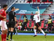 Com dois gols de pênalti, Flamengo vence Al Ahly e