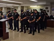 Policiais de Nova Iorque recebem exemplares da Bíb