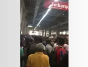 Estações de metrô de Salvador ficam lotadas após t