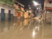 Chuva causa inundação de ruas e imóveis, na Grande