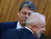 Lula pede discurso e Tarcísio agradece cheque de R