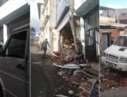 Caminhão desgovernado atinge imóveis no São Gonçal