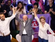 Lula se manifesta em aniversário do PT e pede deba