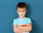 Vídeos com crianças falando palavrão expõem e conf