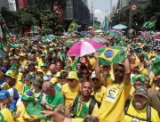 Apoiadores atendem Bolsonaro e chegam à Paulista s