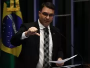 Vídeo: Flávio Bolsonaro sugere que Lula durma em e