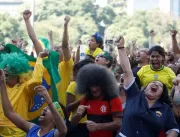 No Rio, torcedores explodem de alegria com vitória