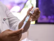 Salvador inicia vacinação do público de 25 anos ne