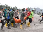 Vulcão na Indonésia retoma erupção e mortos chegam