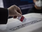 Chilenos vão às urnas para decidir sobre nova Cons