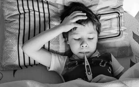 Por que acontece a tosse seca noturna infantil?