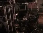Ônibus pega fogo na Avenida Dorival Caymmi após pane elétrica
