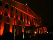 Fachada do Palácio dos Bandeirantes iluminada
