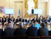 El presidente Mauricio Macri encabezó en la Casa Rosada una reunión de la Mesa de Competitividad de la Cadena Foresto Industrial.