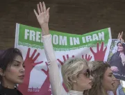 Iranianos em SP protestam contra morte de Mahsa Am