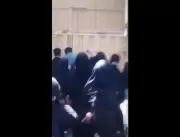 Meninas iranianas tiram o véu e se manifestam cont