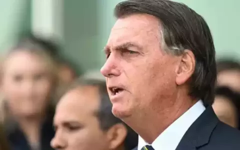Bolsonaro aciona TSE para que políticos excluam ví