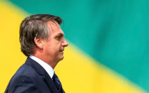 A 18 dias de deixar o cargo, Bolsonaro remaneja fu