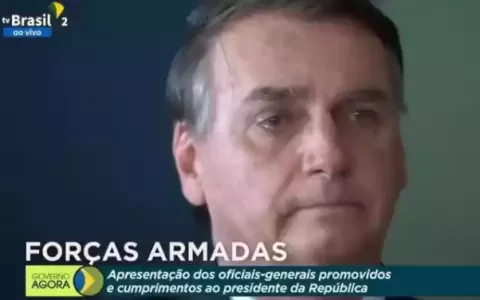 Carlos lamenta críticas a Bolsonaro: Não pode esta
