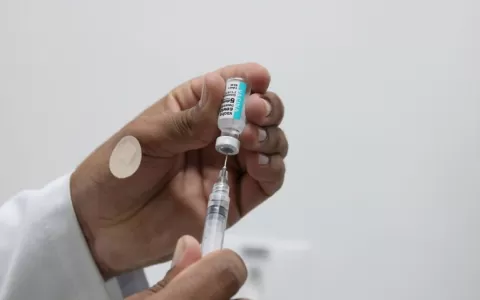 Rio de Janeiro suspende vacinação contra covid-19 