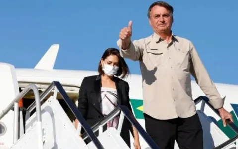 Bolsonaro avalia voltar ao Brasil quando Lula estiver em viagem à China