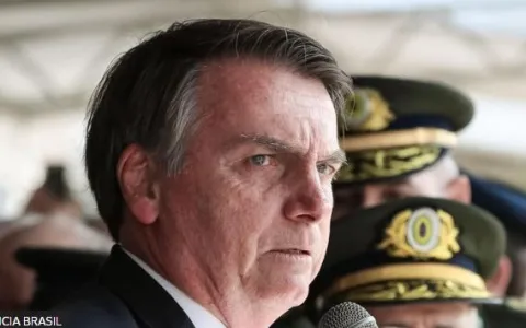 Joias para família Bolsonaro: como episódio pode colocar imagem dos militares em xeque
