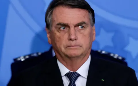 Bolsonaro confirma em depoimento que conversou pessoalmente com o ex-chefe da Receita Federal sobre as joias