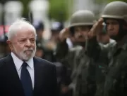 Lula participa de cerimônia no QG do Exército em B