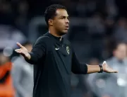 Corinthians anuncia que Fernando Lázaro não é mais