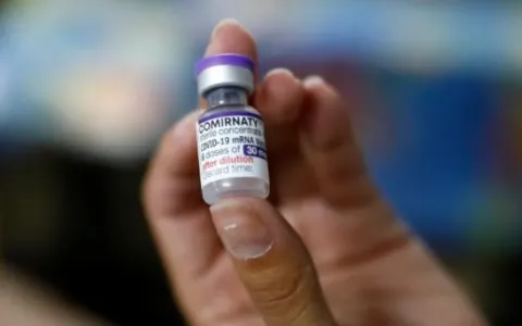 Governo anuncia ampliação do reforço com vacina bi