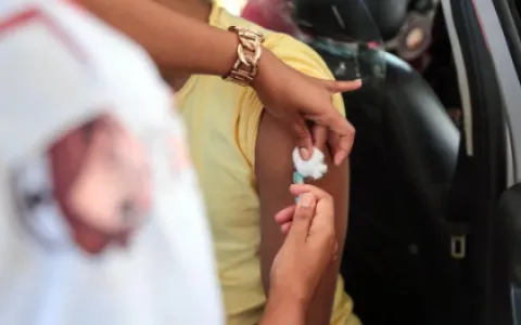 Covid-19: vacinação é retomada em Salvador na segu