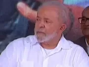 Lula chora com discurso de reitor durante evento d
