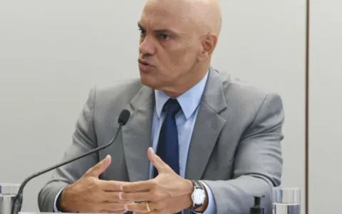 Moraes determina que Bolsonaro deponha à PF sobre 
