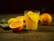 Suco de laranja: 1 copo por dia traz benefícios pa