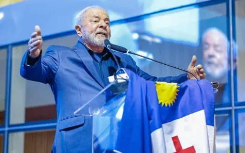 Lula culpa Bolsonaro por 300 mil mortes entre as 700 mil de Covid
