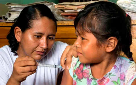 Países usam mais de 13 bilhões de vacinas para combater covid-19