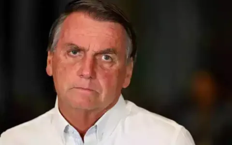 Inelegível, MP pede suspensão de salário de R$ 41 mil de Bolsonaro