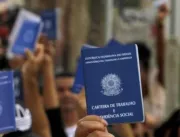 Desemprego no Brasil cai para 7,9% e renda média c