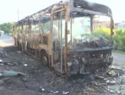 Grupo armado intercepta ônibus, atira e incendeia 